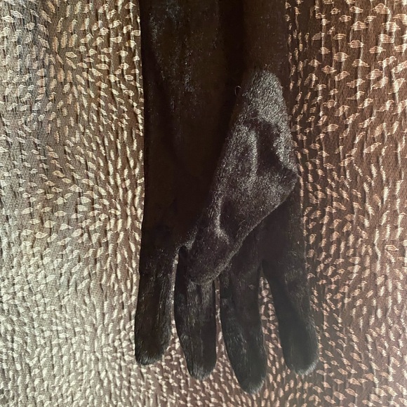 Black velvet evening gloves - Picture 3 of 6